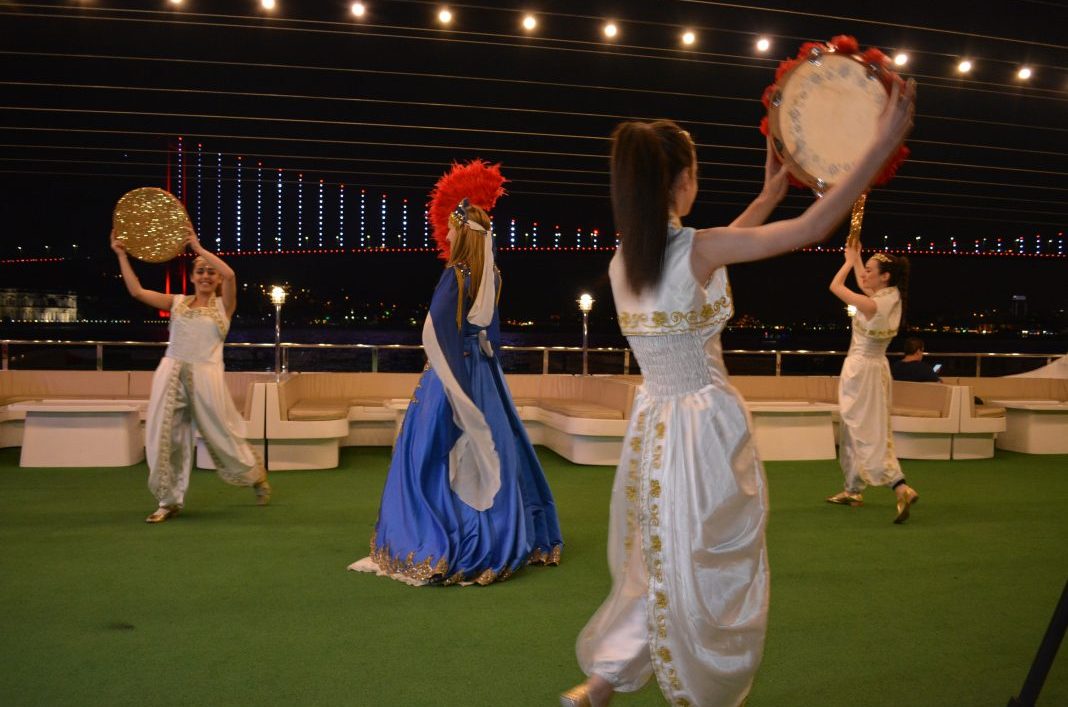 Beyaz-Martı-Teknede-Kına-1068×707